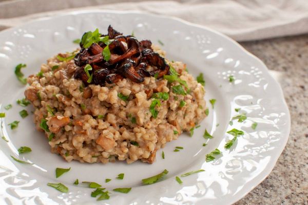 Buchweizen-Risotto mit Pilzen und Spinat